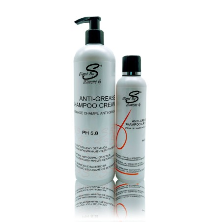 Anti-grease Shampoo Signed by Simone G. It regulates the scalp